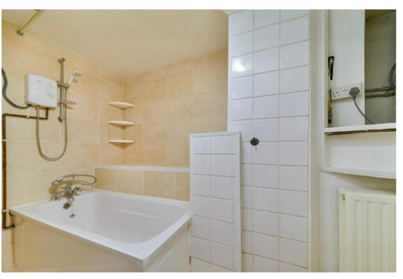 Studio Apartment - Entire Lower Ground Floor - Only 7 Mins Walk Kings Cross St Pancras Station Londres Exterior foto